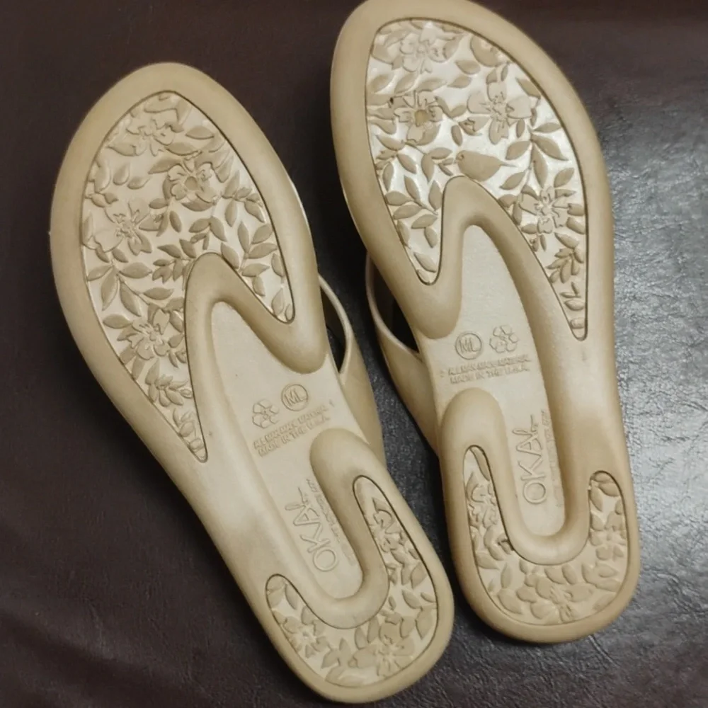 Oka B Sandy Gold And Coral Accent Flipflops - Picture 8 of 9